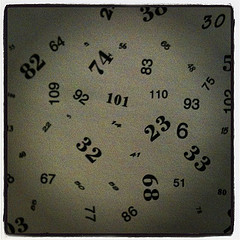 Photo de la feuille distribuée, Copyright Romy Tetue (CC BY-SA 2.0) Feuille distribuée par le conférencier, contenant des nombres en désordre apparent