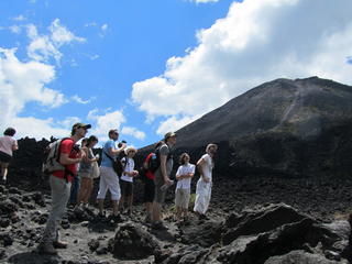 La fine équipe avant la montée du volcan Izalco, fév. 2012 La fine équipe avant la montée du volcan Izalco